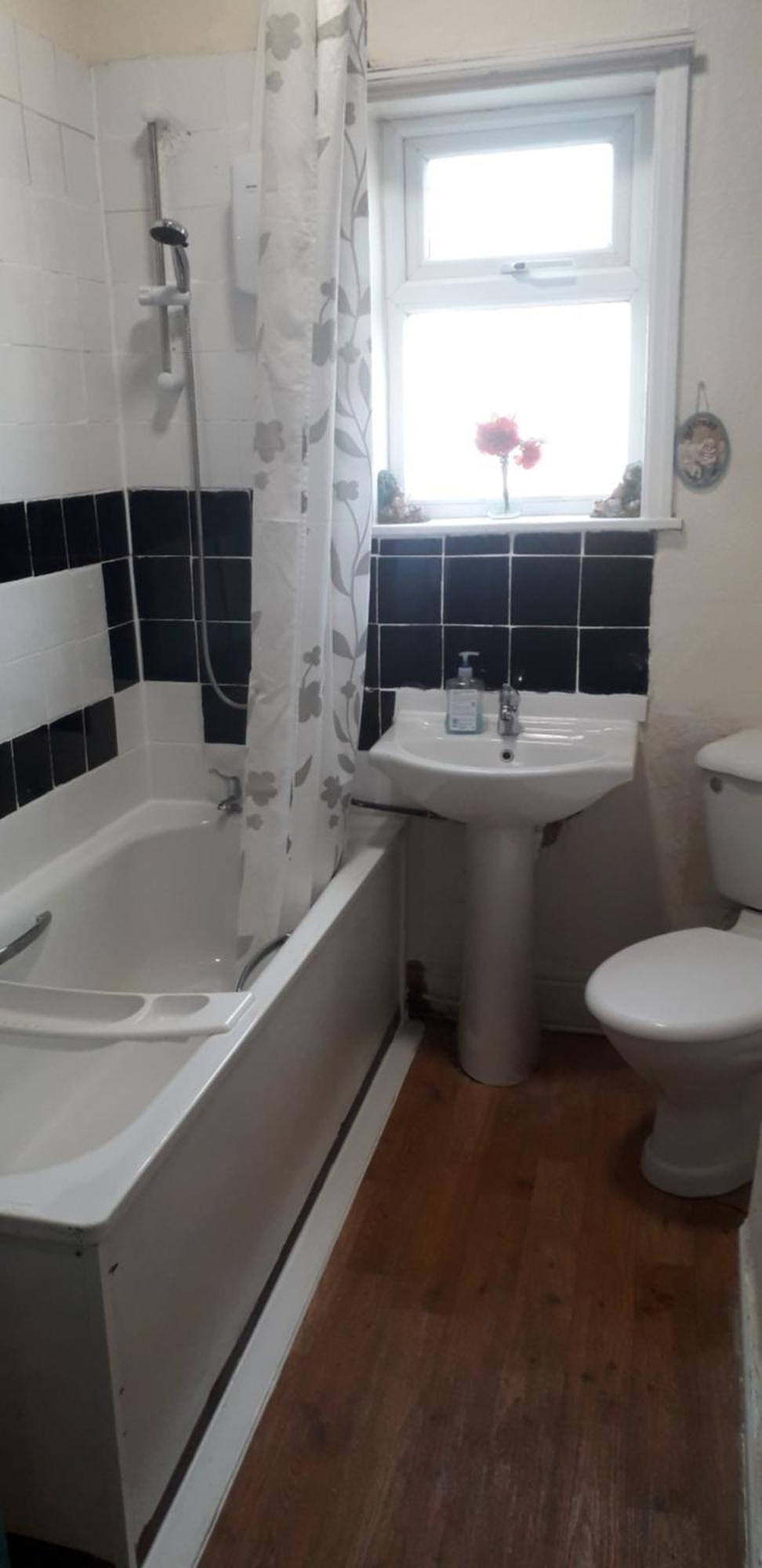 Spectrum Guest House Манчестър Екстериор снимка